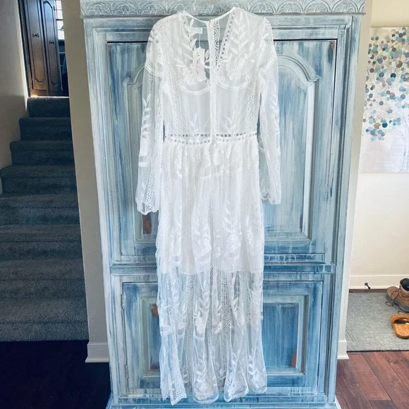 AMELLIA Bohemian White Lace Maxi Dress - Picture 6 of 16